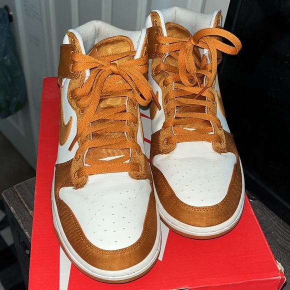 Nike Dunk High Monarch - Picture 13 of 17